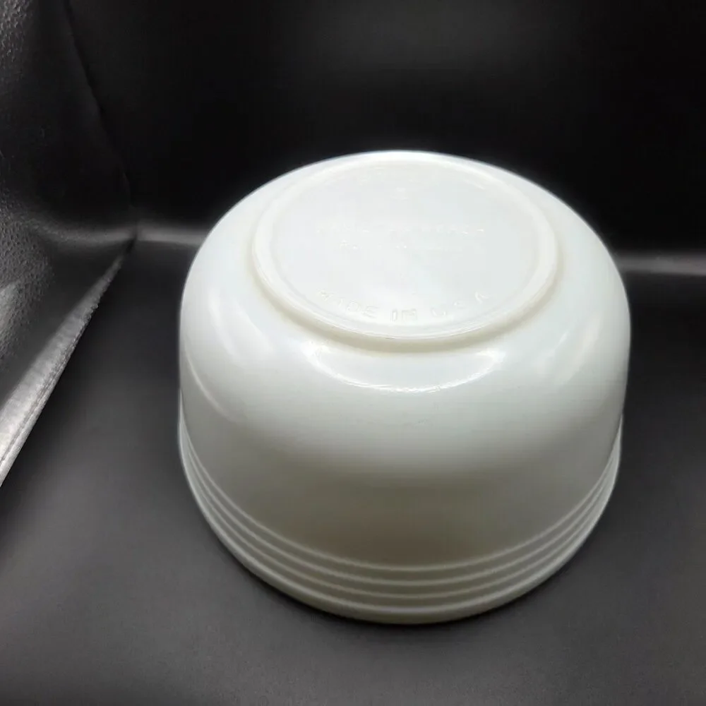 Pyrex Hamilton Beach White Milk Glass Mixing Bowls Set of 2 (2 Qt & 4 Qt)